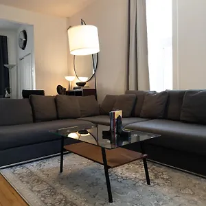 Perfect For Groups Big Livingroom 2 Backyard 3br Canada